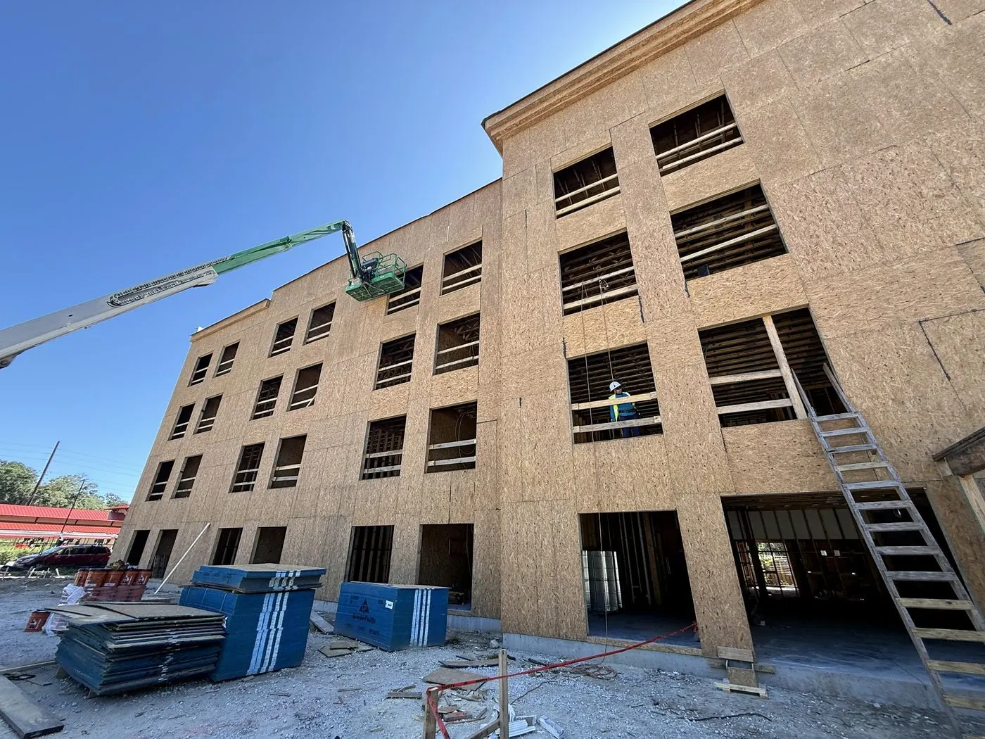 Four-story hotel under construction, before the walls close